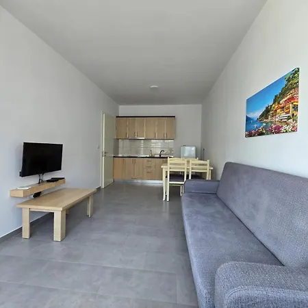 Roxhensi Apartment *