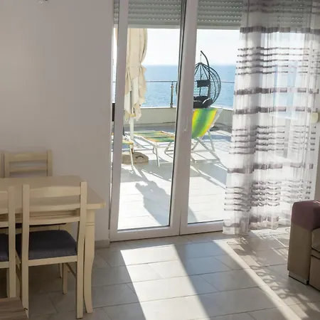 Roxhensi Apartment *