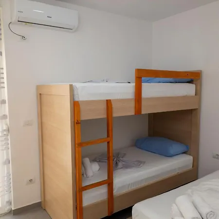 Roxhensi Apartman *