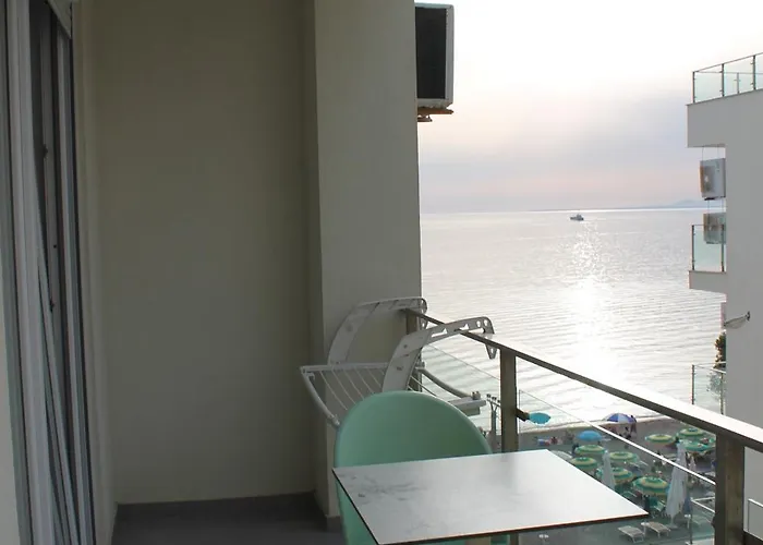 アパート Roxhensi Shëngjin