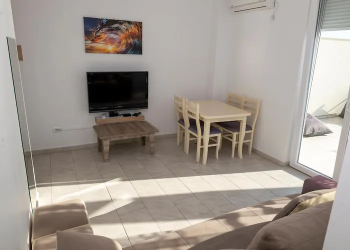 アパート Roxhensi Shëngjin